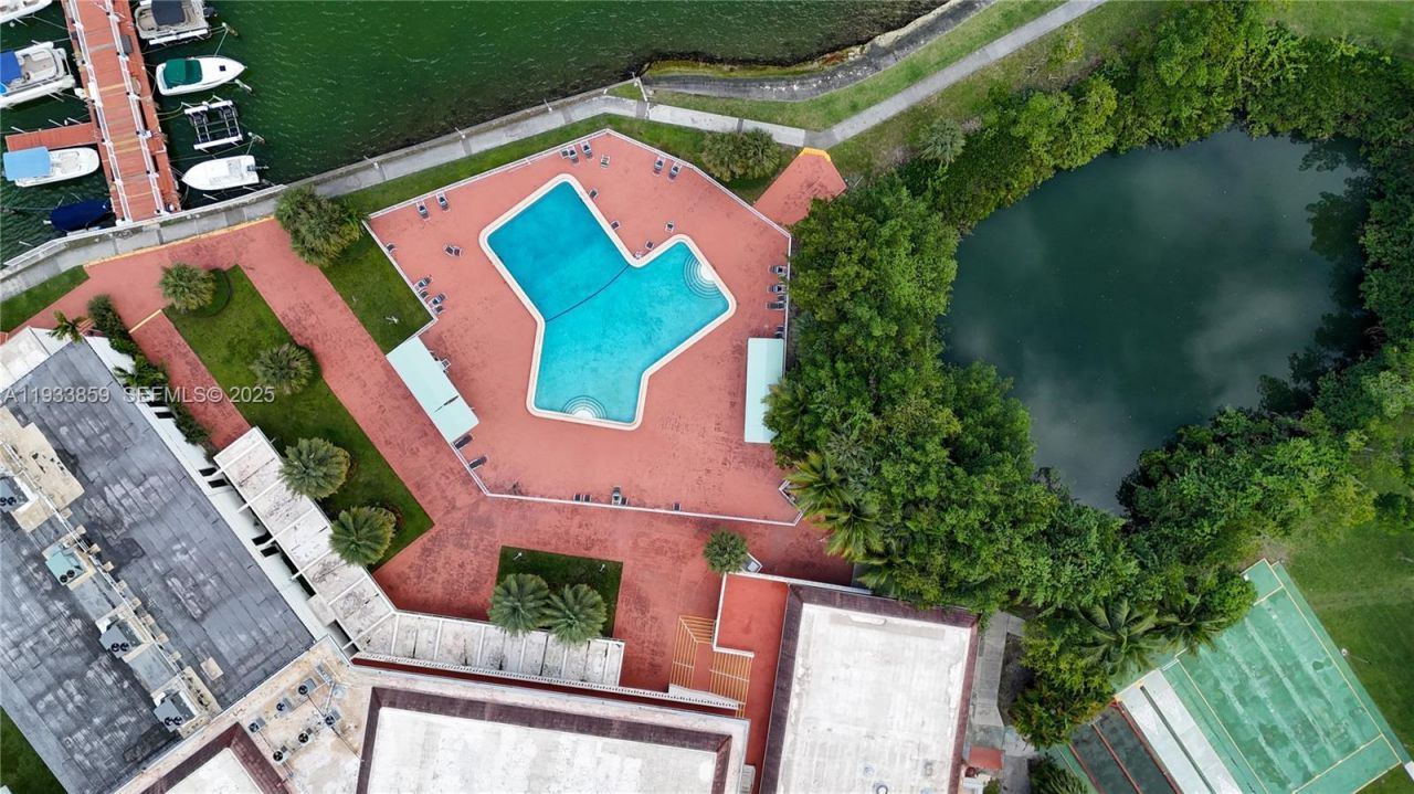 2855 Leonard Dr , Unit H607, Aventura, FL 33160 Photo