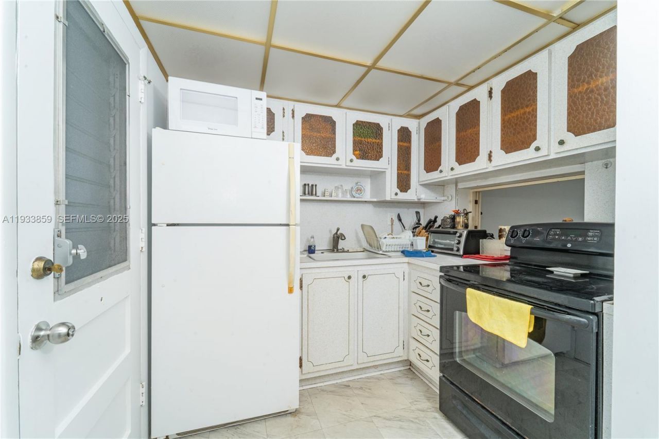 2855 Leonard Dr , Unit H607, Aventura, FL 33160 Photo