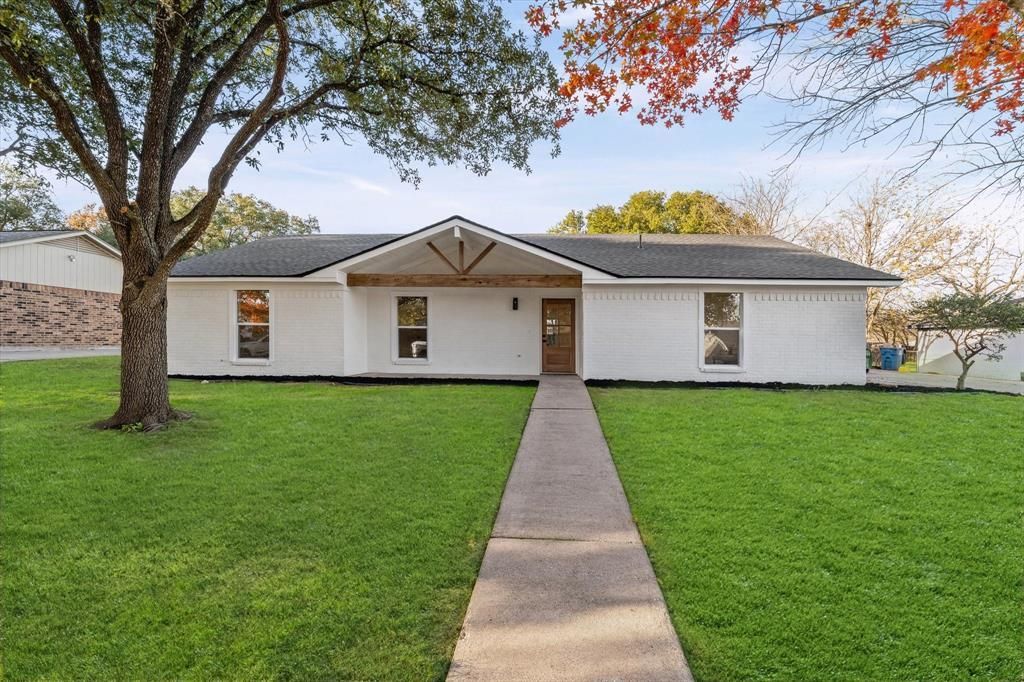 336 Oakwood Lane, Hewitt, TX 76643 Main Photo