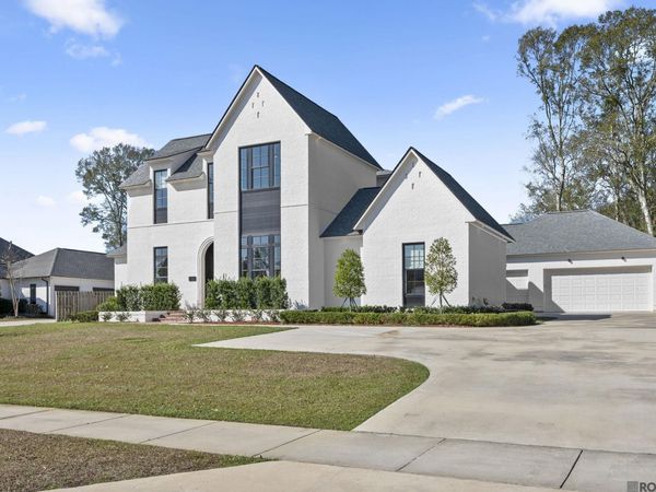 8228 Oakridge Dr, Baton Rouge, LA 70810