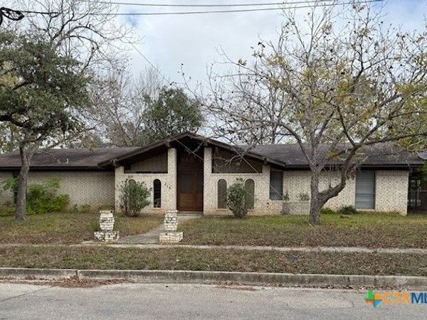215 Price Street, Yoakum, TX 77995