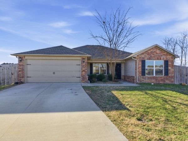 2002 N Yarmouth Court, Siloam Springs, AR 72761