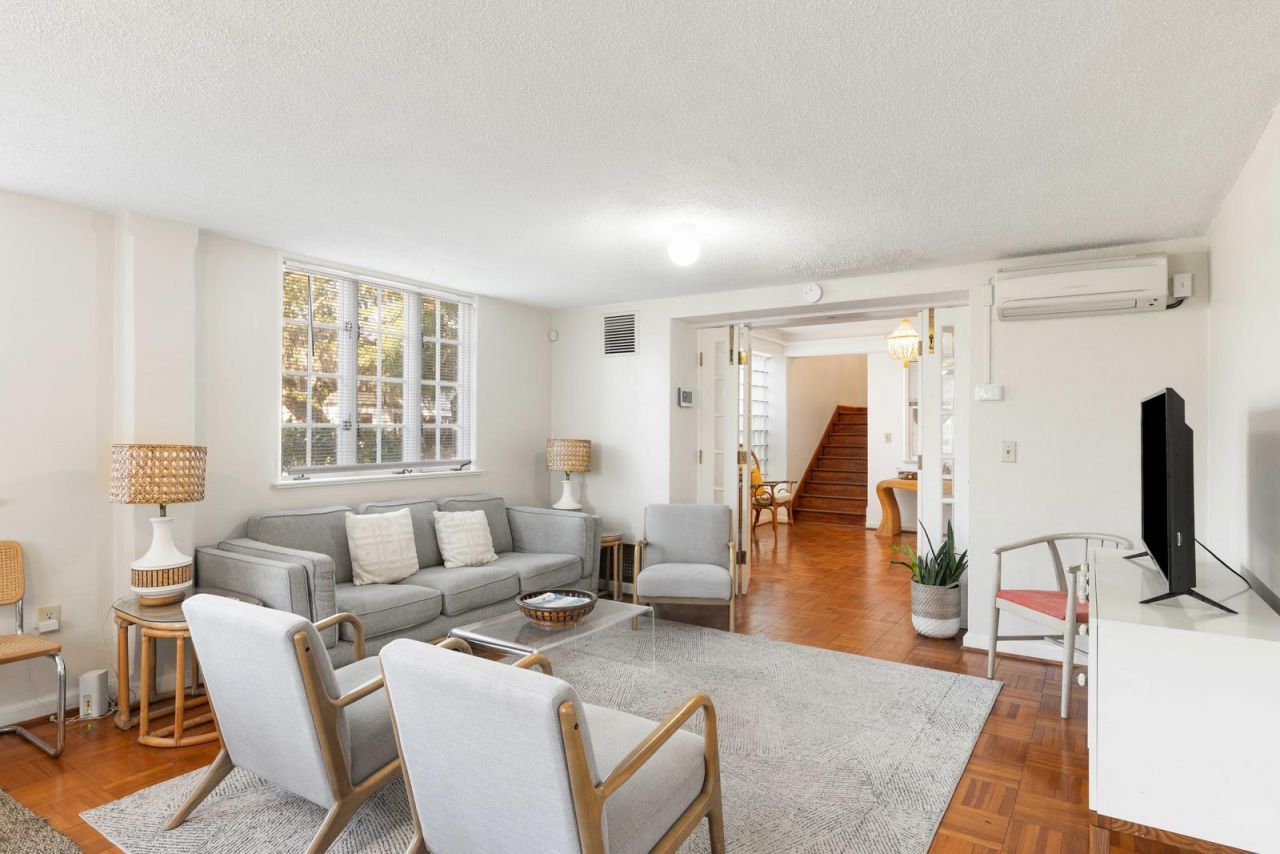 2545 N Hobson Avenue Photo 11