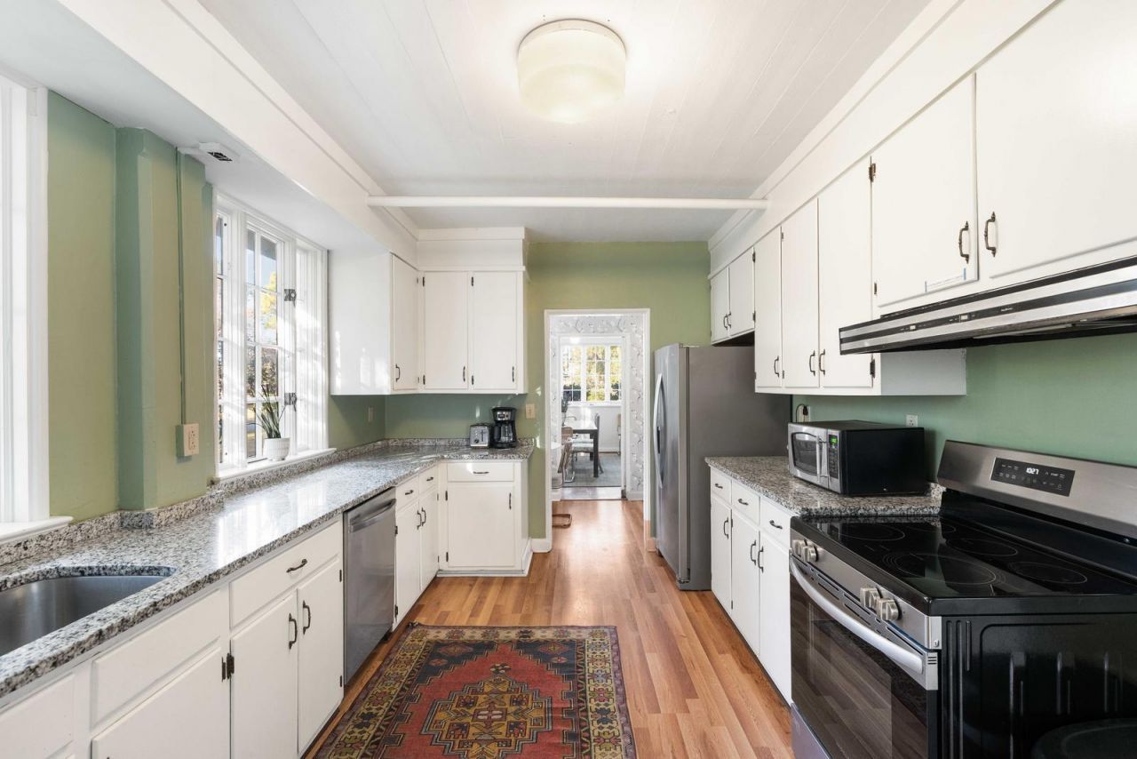 2545 N Hobson Avenue Photo 16