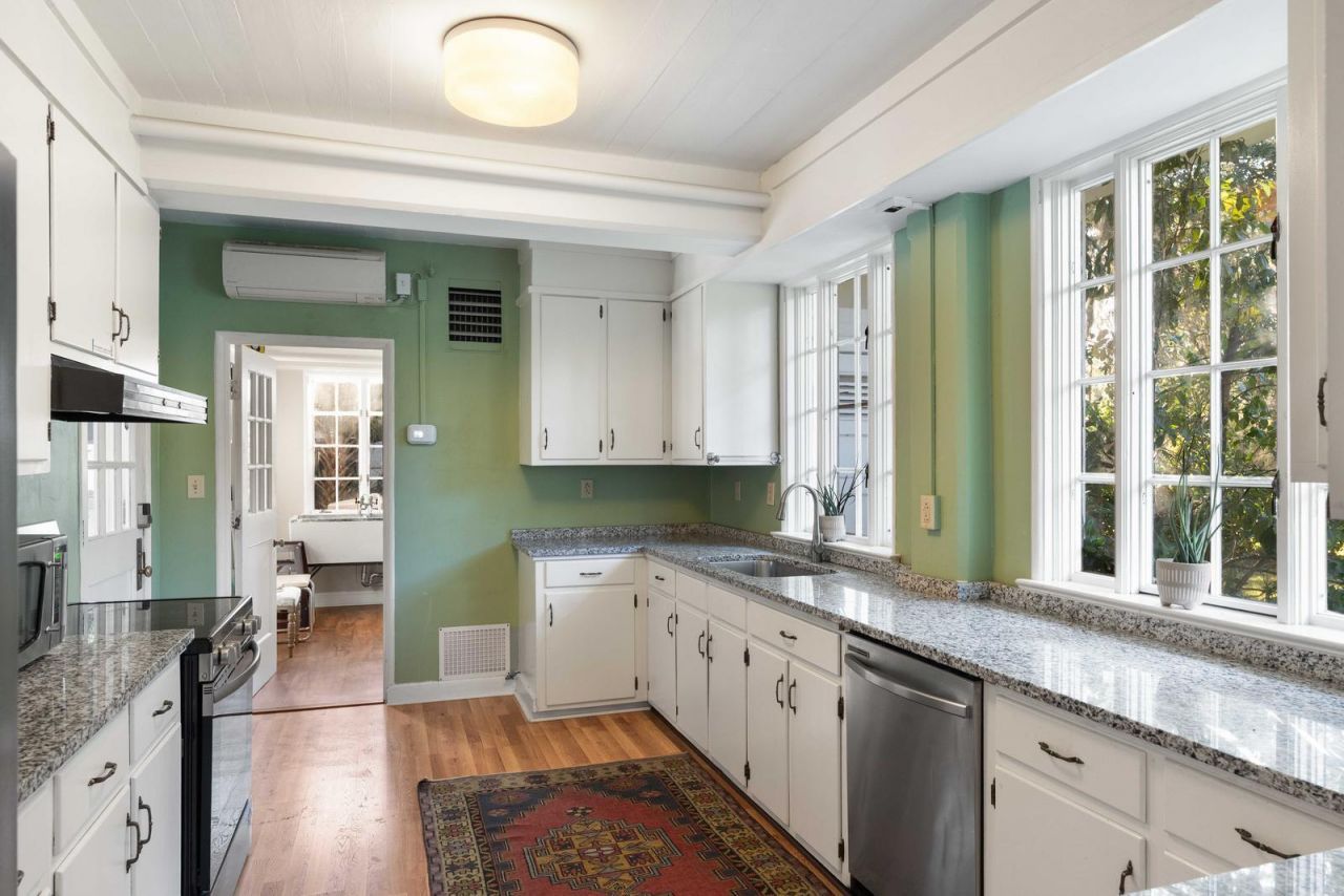 2545 N Hobson Avenue Photo 17