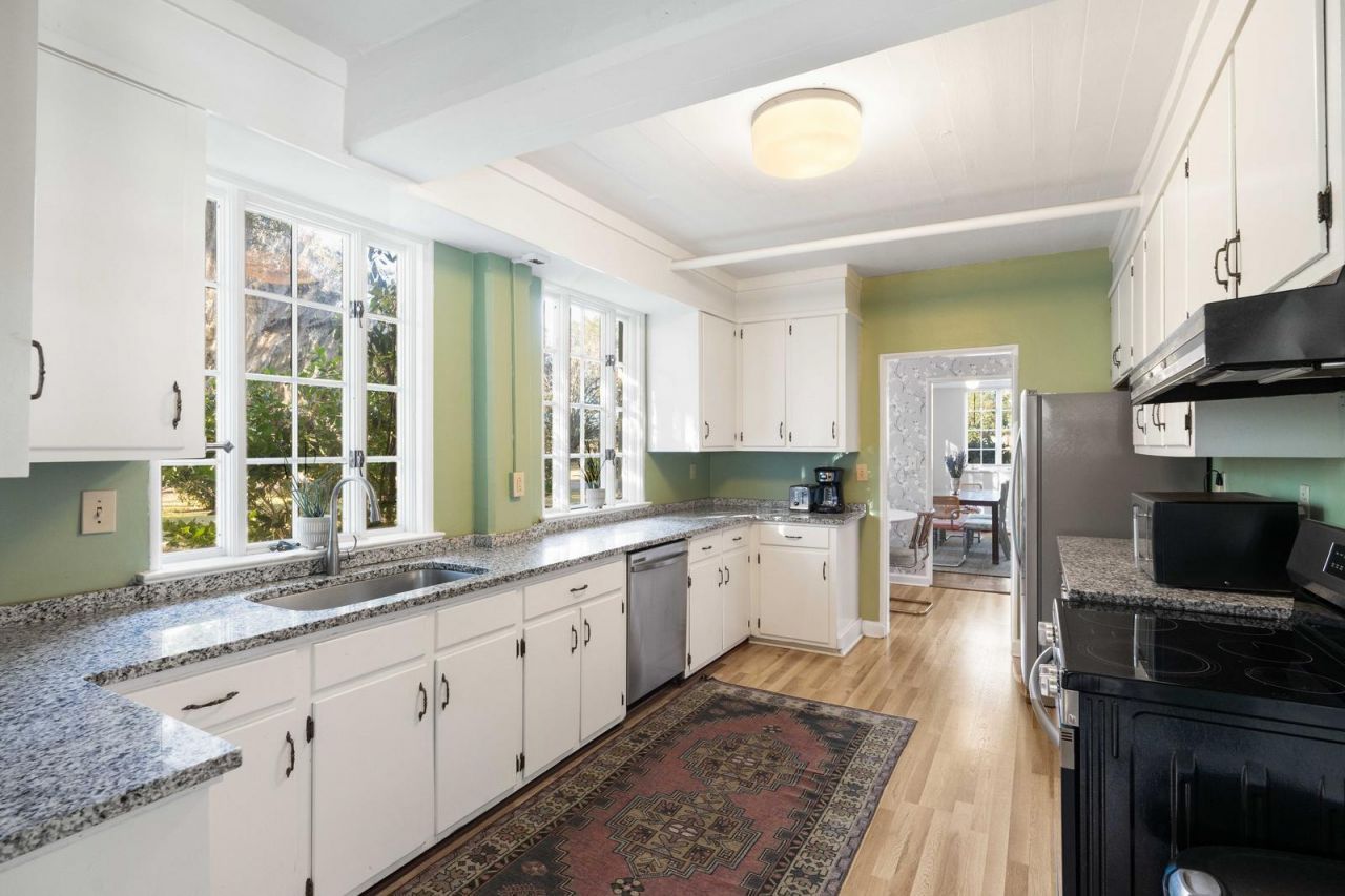 2545 N Hobson Avenue Photo 18