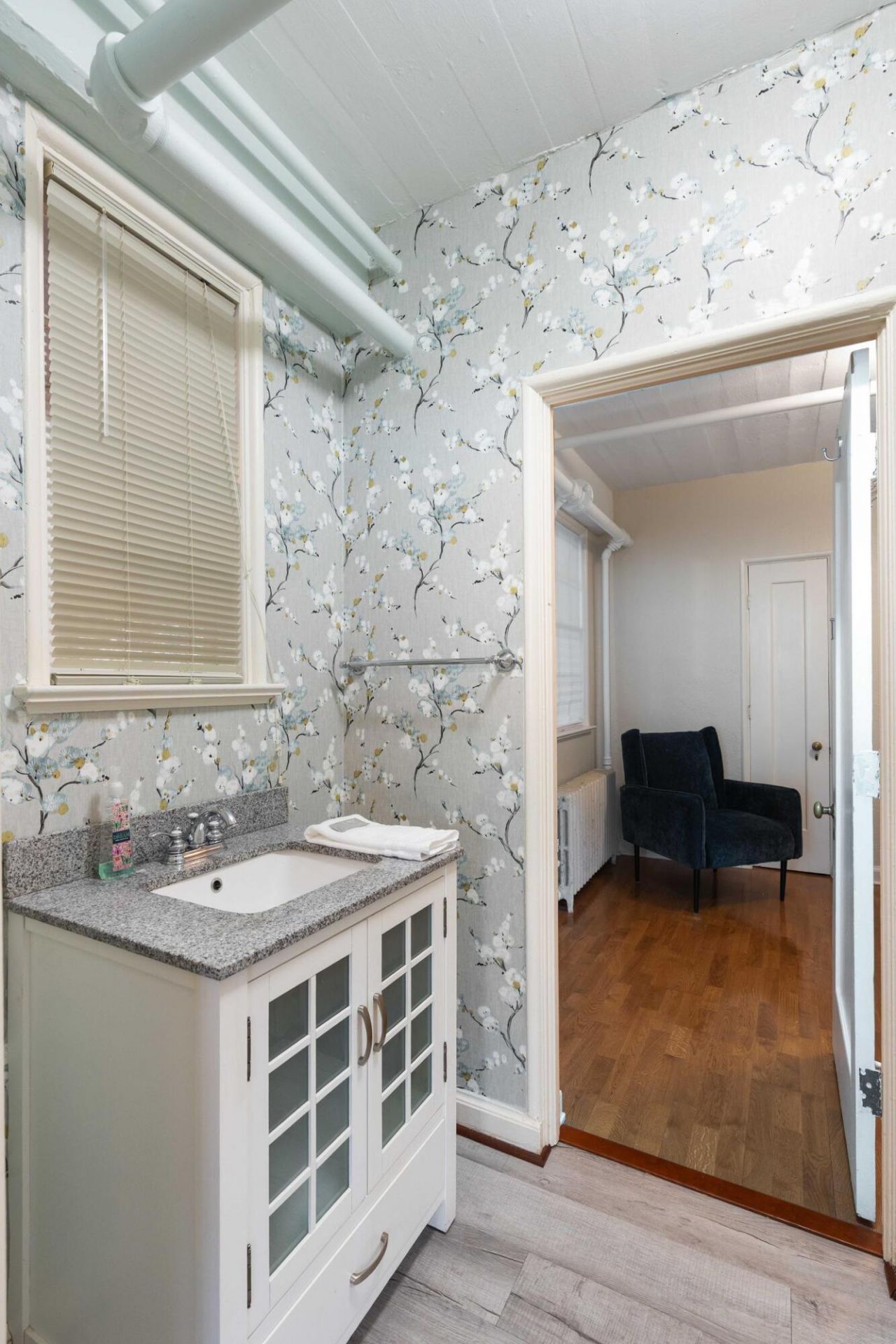 2545 N Hobson Avenue Photo 21