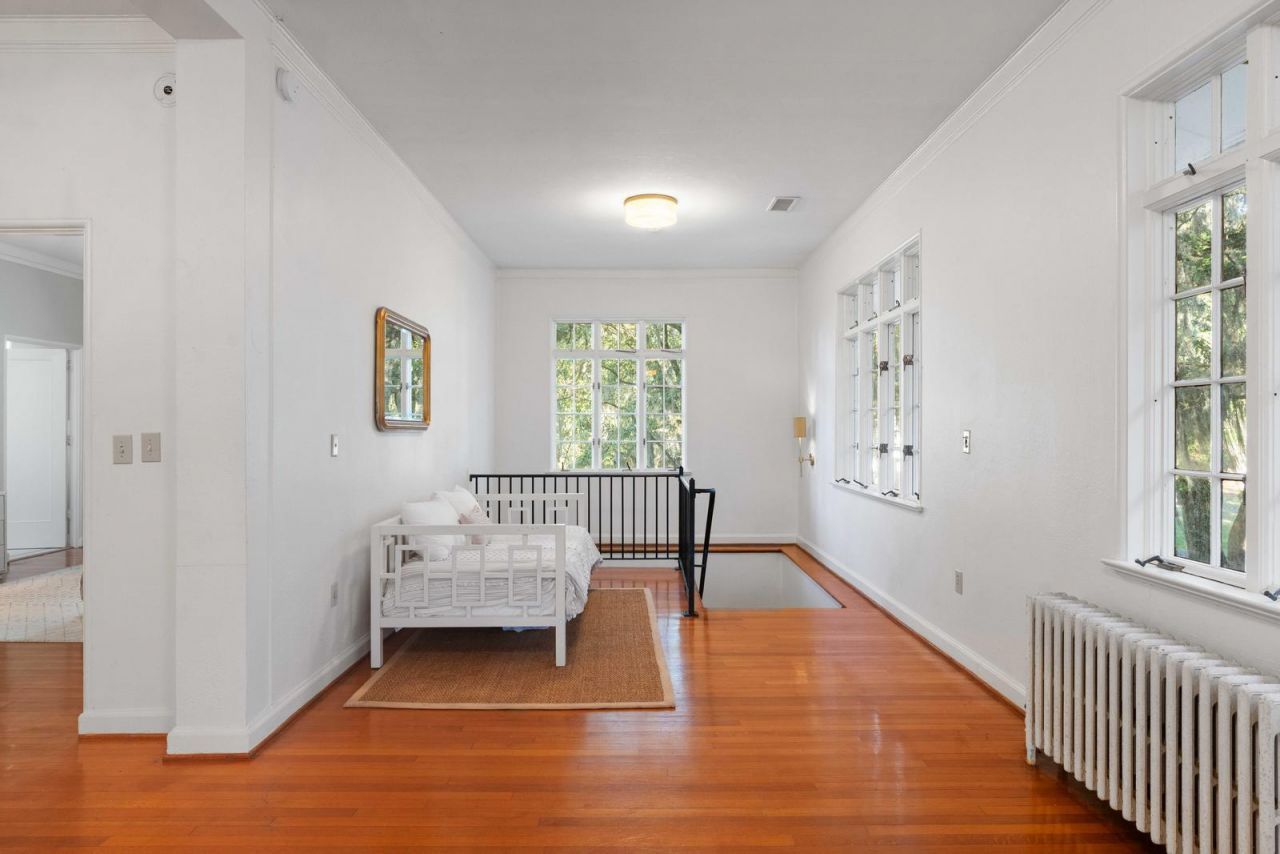 2545 N Hobson Avenue Photo 22