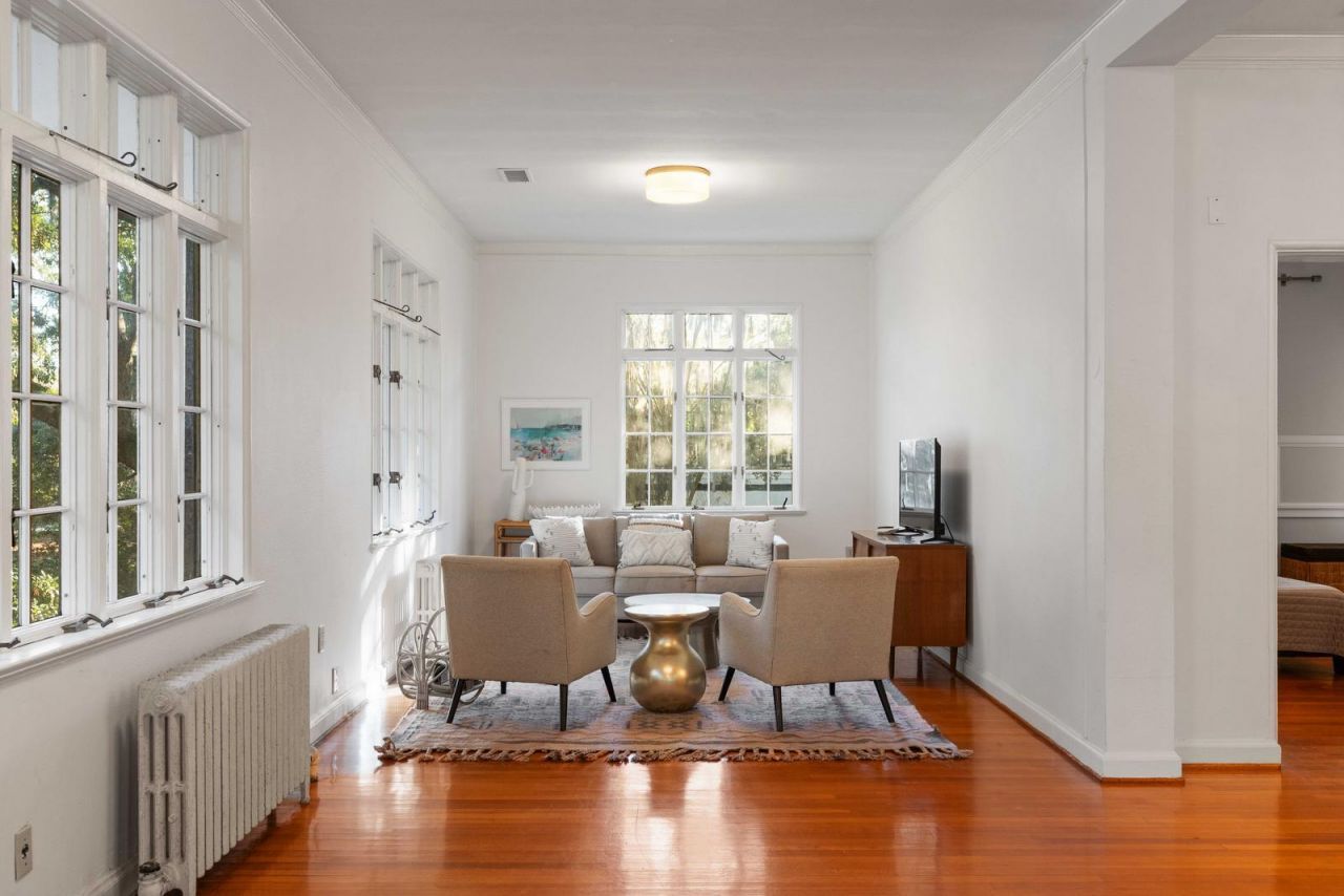 2545 N Hobson Avenue Photo 23