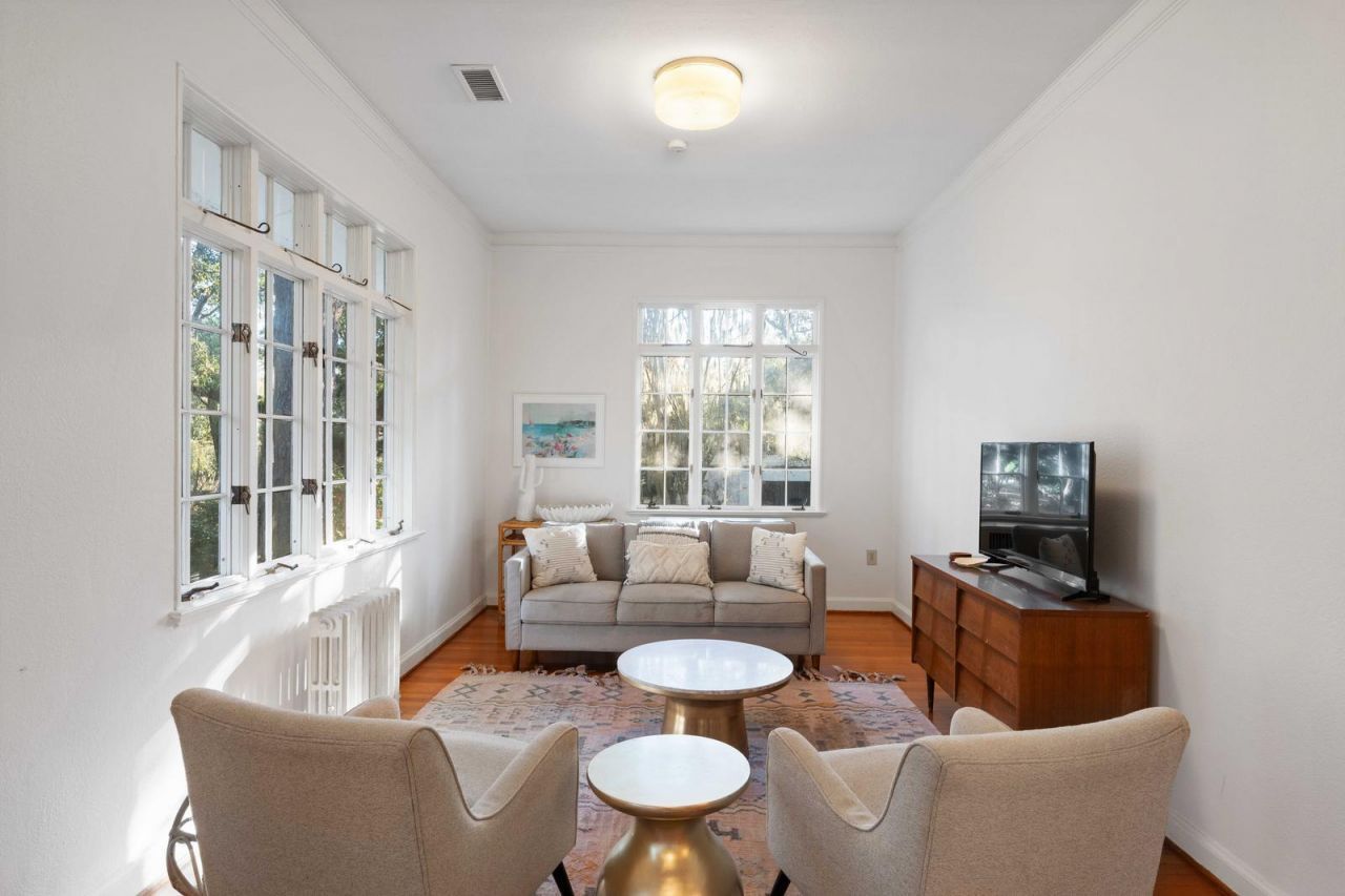 2545 N Hobson Avenue Photo 24