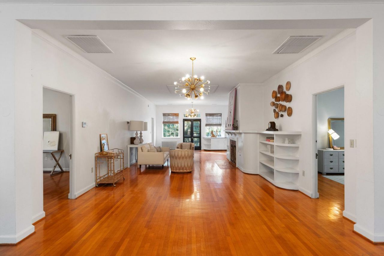 2545 N Hobson Avenue Photo 25