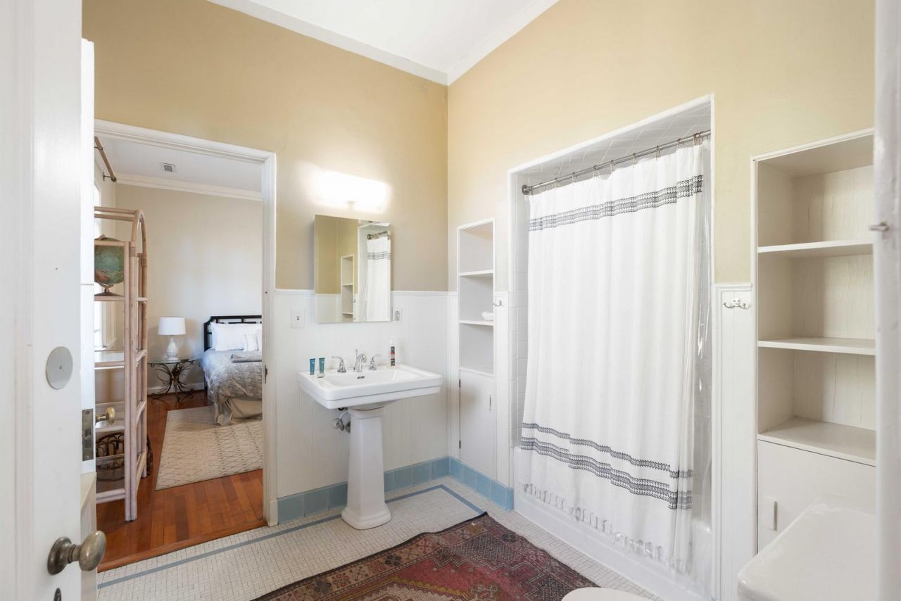 2545 N Hobson Avenue Photo 30