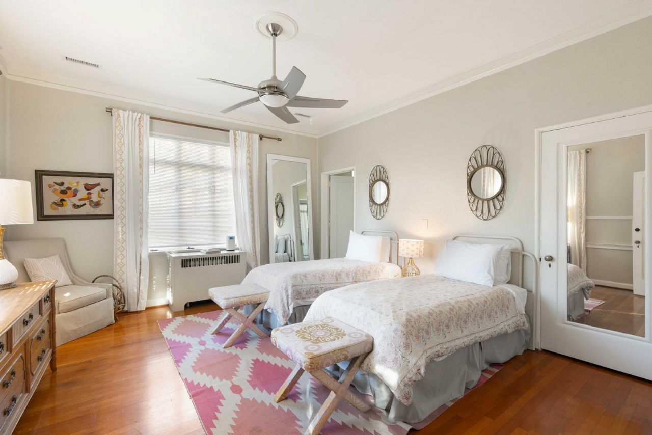 2545 N Hobson Avenue Photo 31