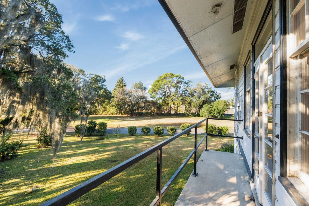 2545 N Hobson Avenue Photo 35