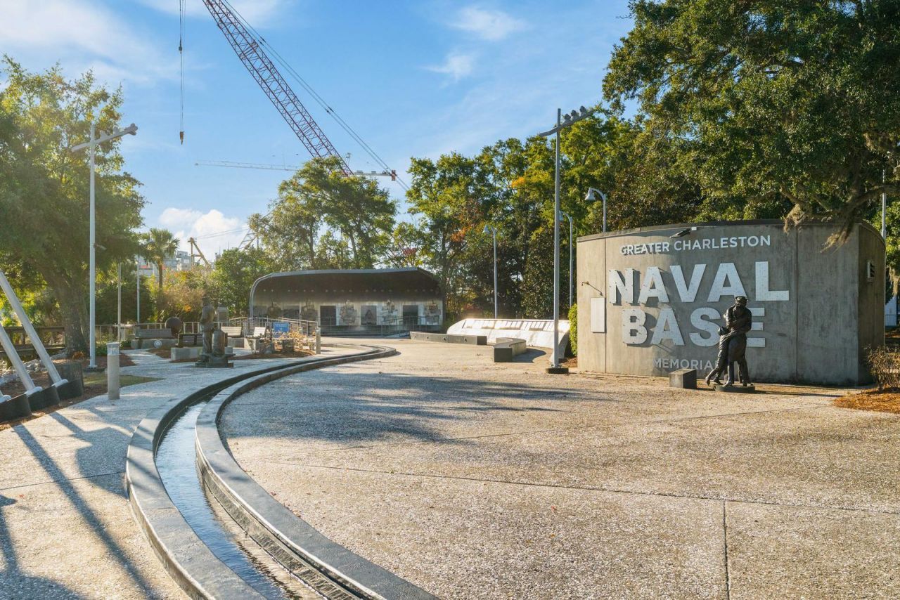 2545 N Hobson Avenue Photo 39