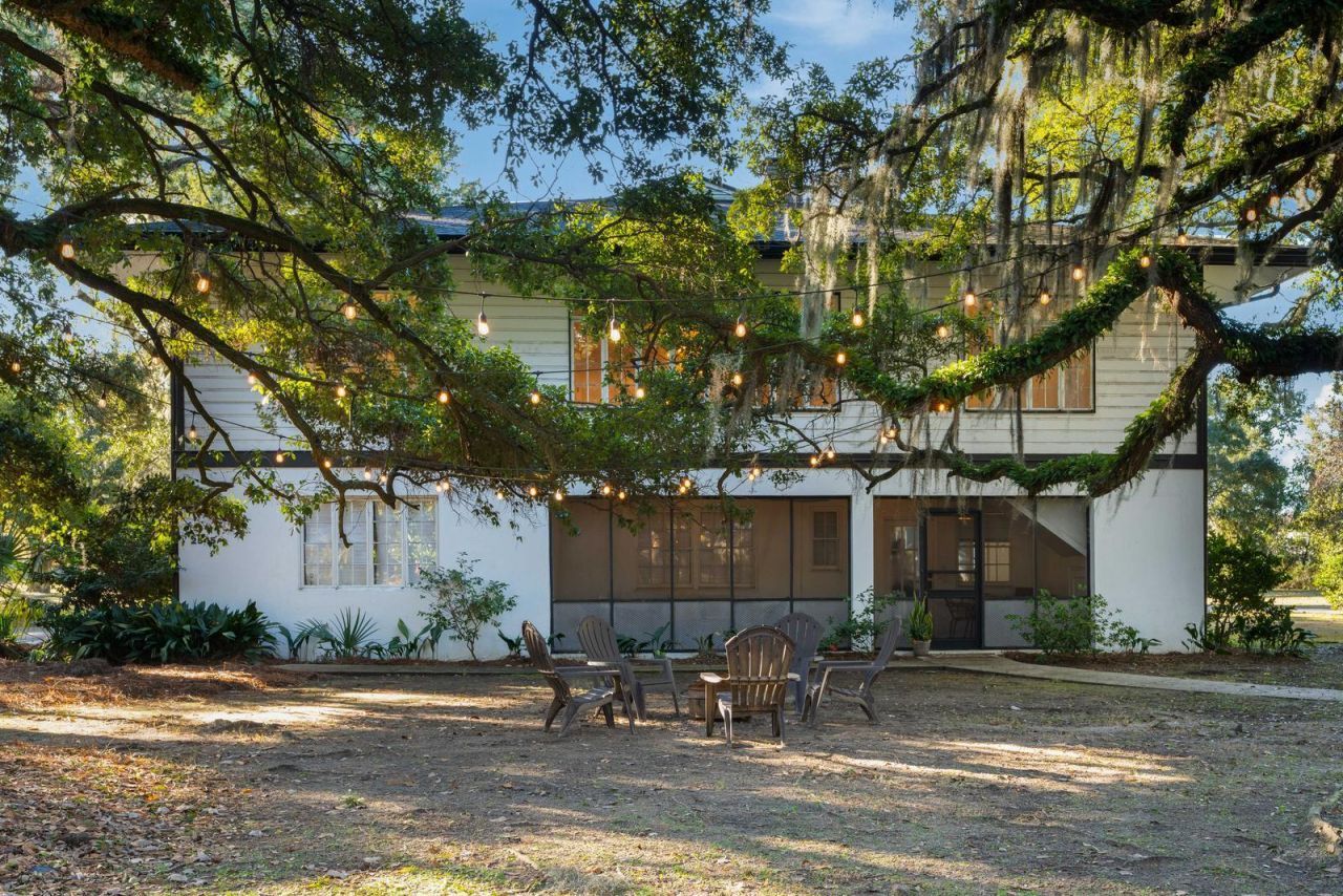 2545 N Hobson Avenue Photo 4