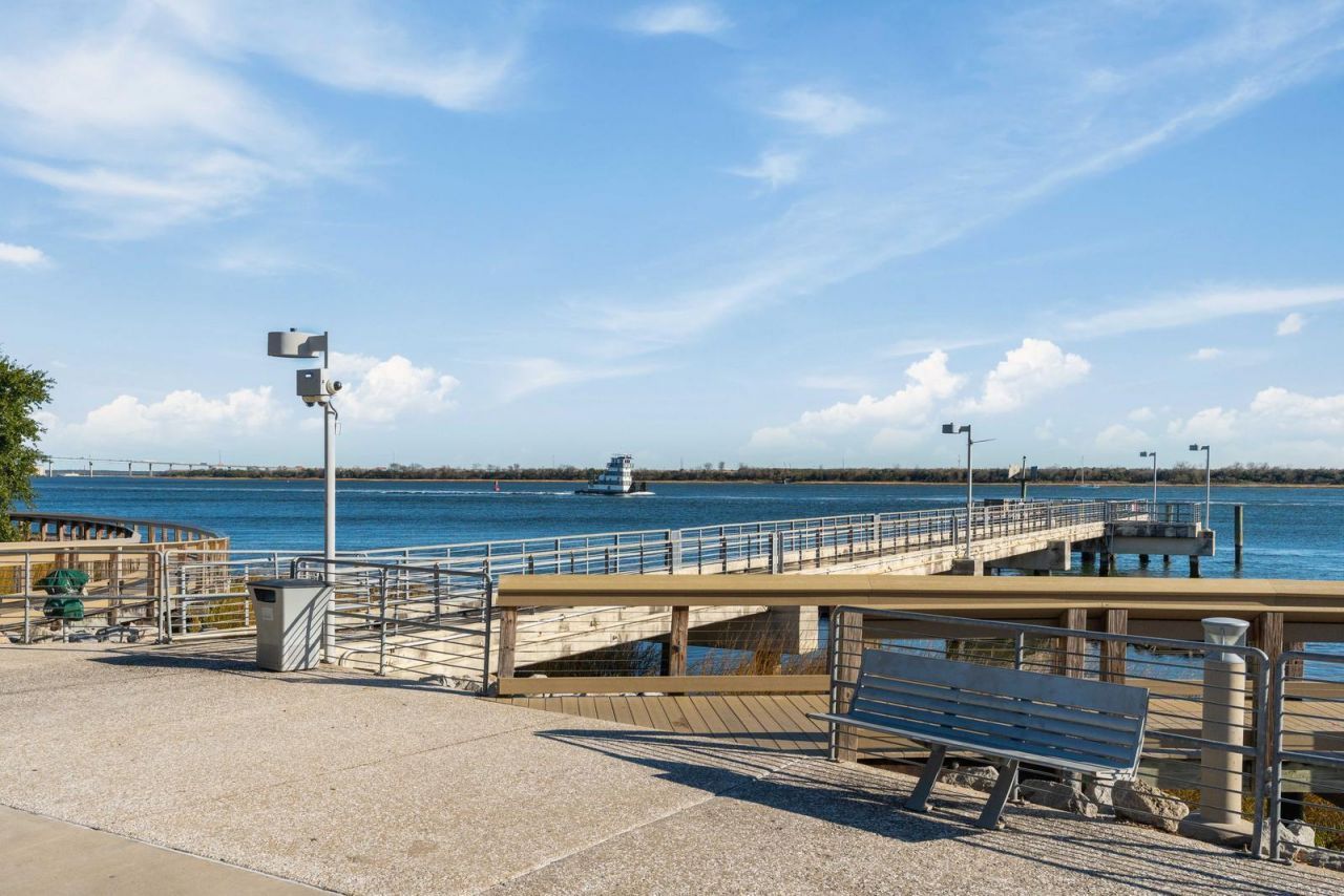 2545 N Hobson Avenue Photo 44