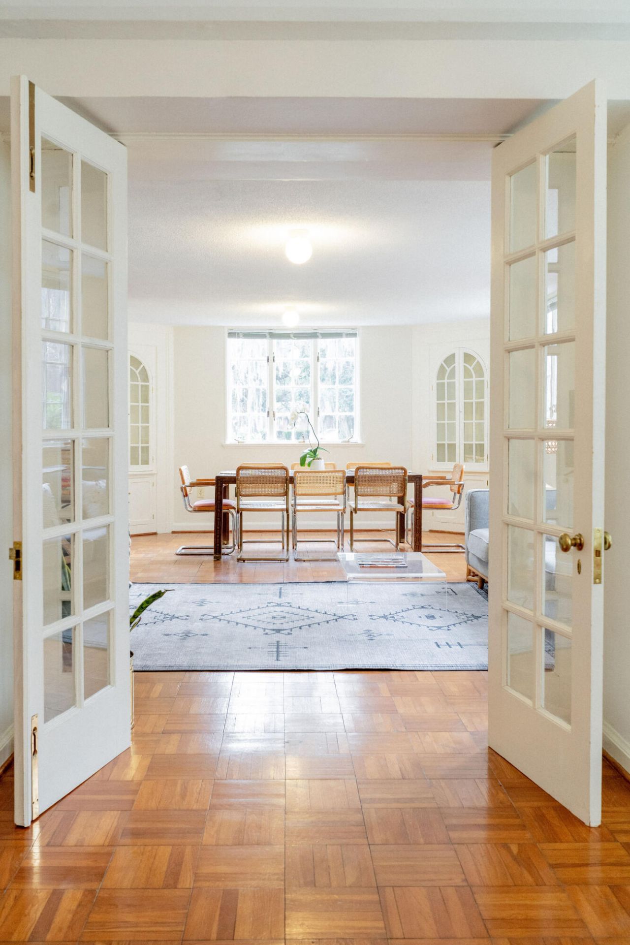 2545 N Hobson Avenue Photo 9