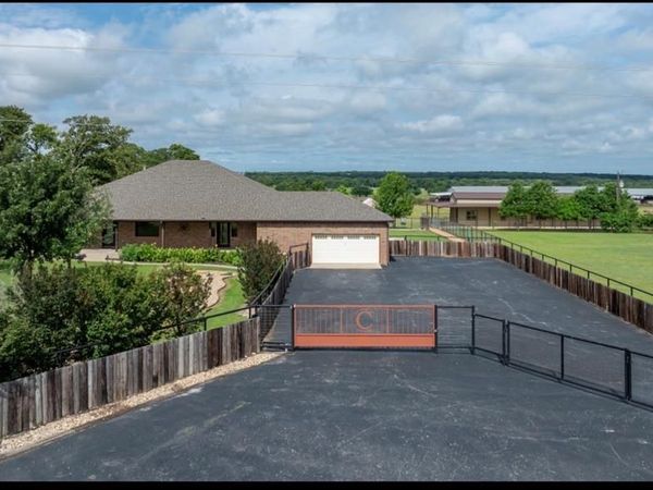 904 County Road 3341, Paradise, TX 76073