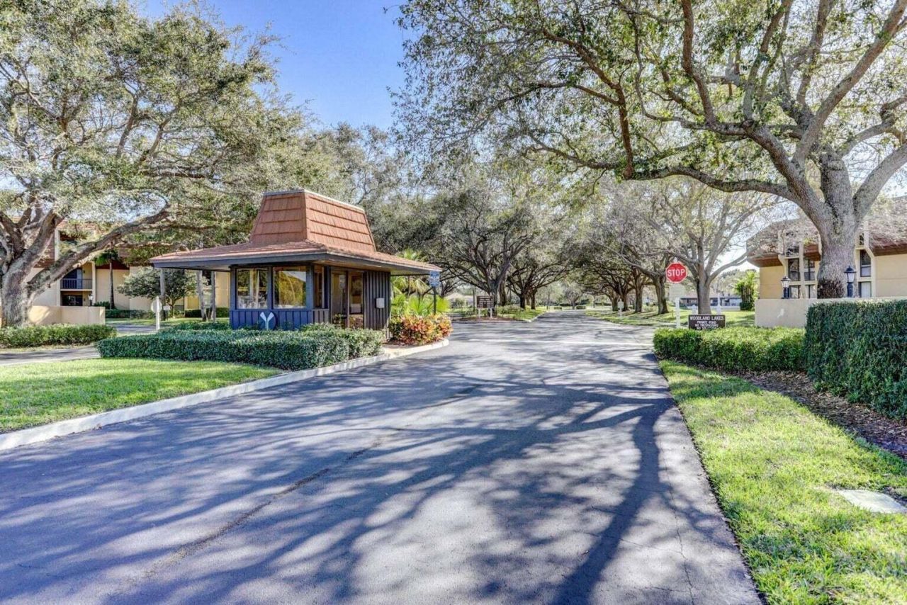 5344 Woodland Lakes Drive, Unit 122, Palm Beach Gardens, FL 33418 Photo