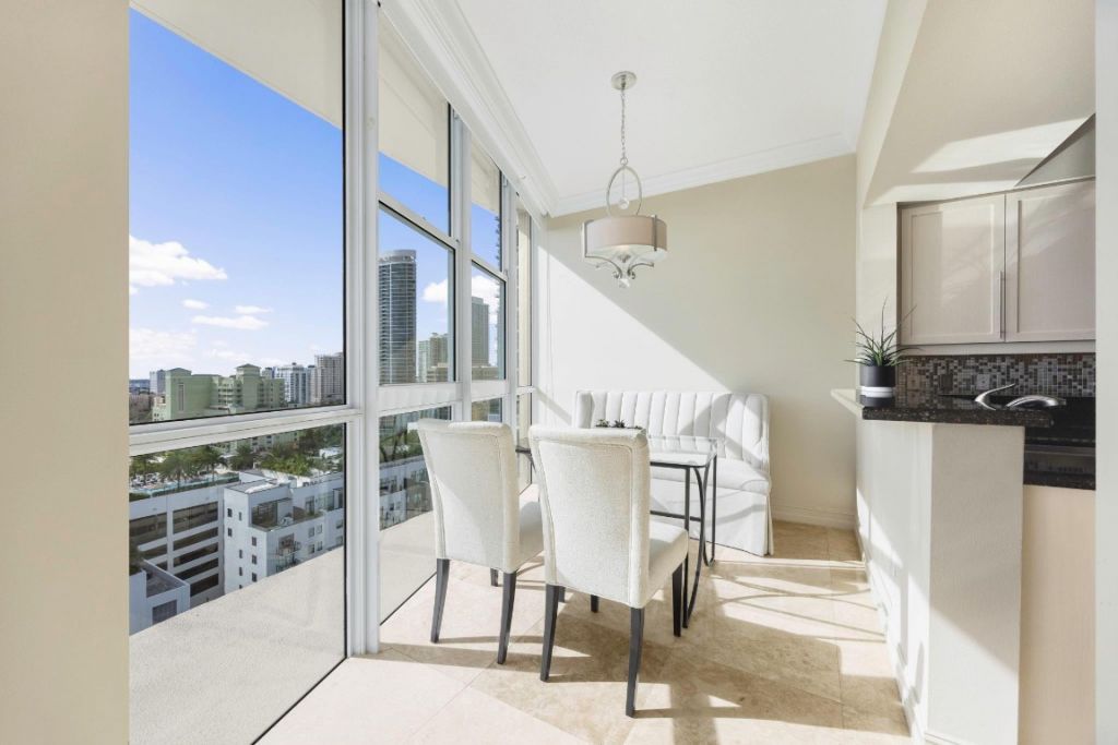 111 SE 8th Avenue, Unit PH-1701, Fort Lauderdale, FL 33301 Photo