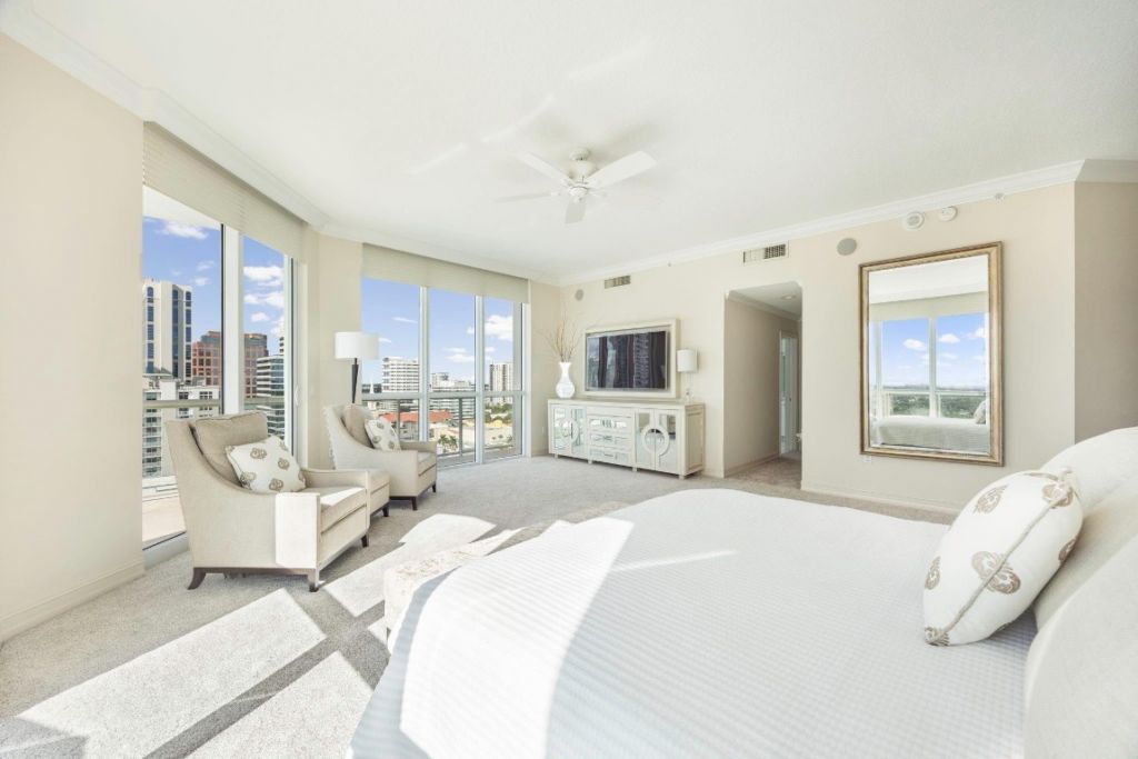 111 SE 8th Avenue, Unit PH-1701, Fort Lauderdale, FL 33301 Photo