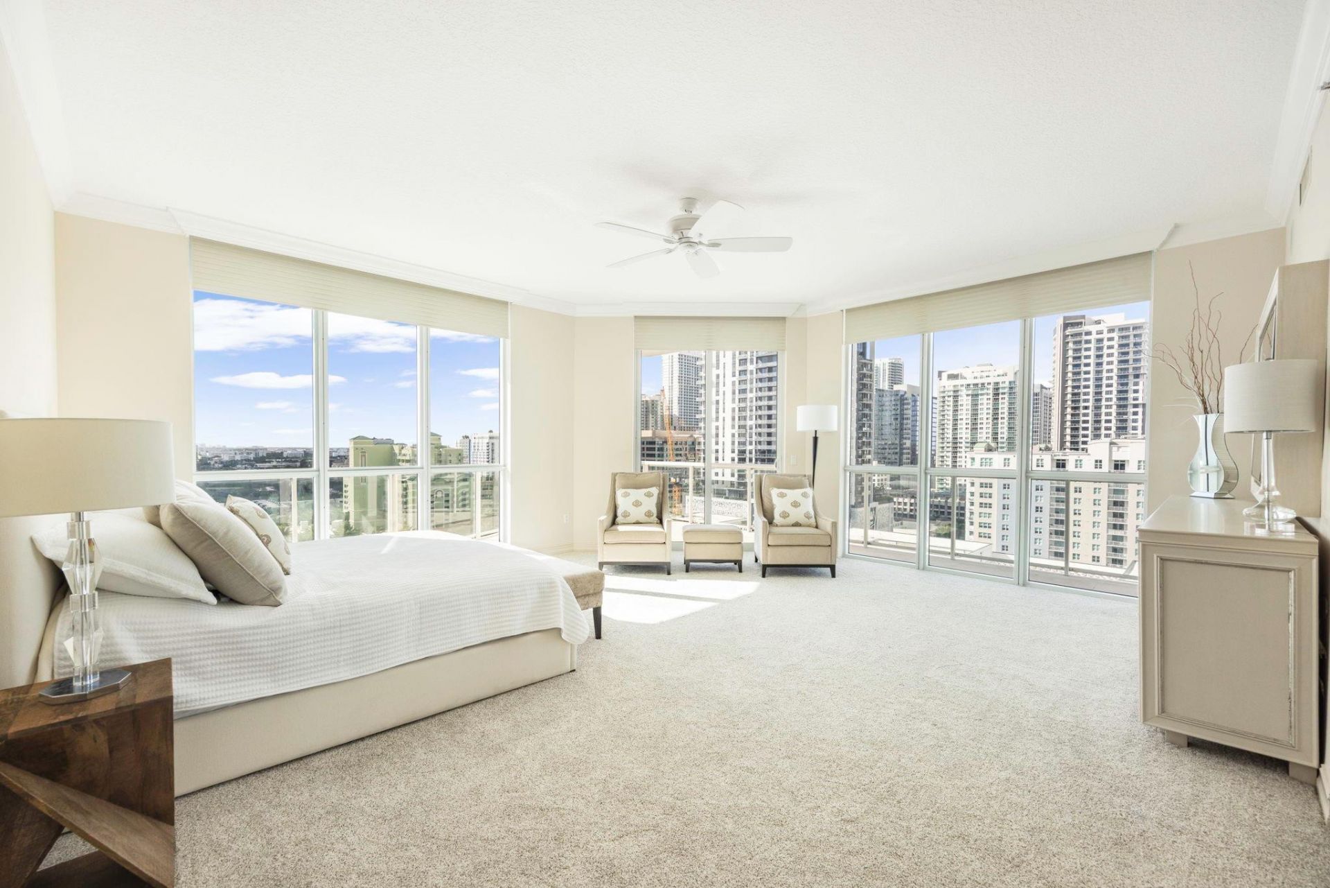 111 SE 8th Avenue, Unit PH-1701, Fort Lauderdale, FL 33301 Photo