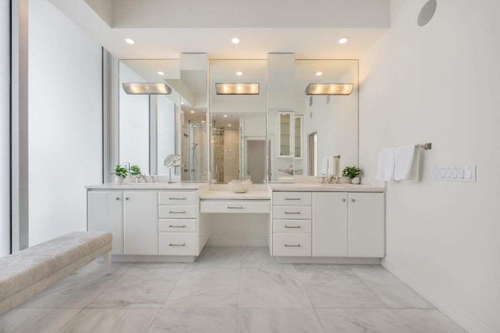 111 SE 8th Avenue, Unit PH-1701, Fort Lauderdale, FL 33301 Photo