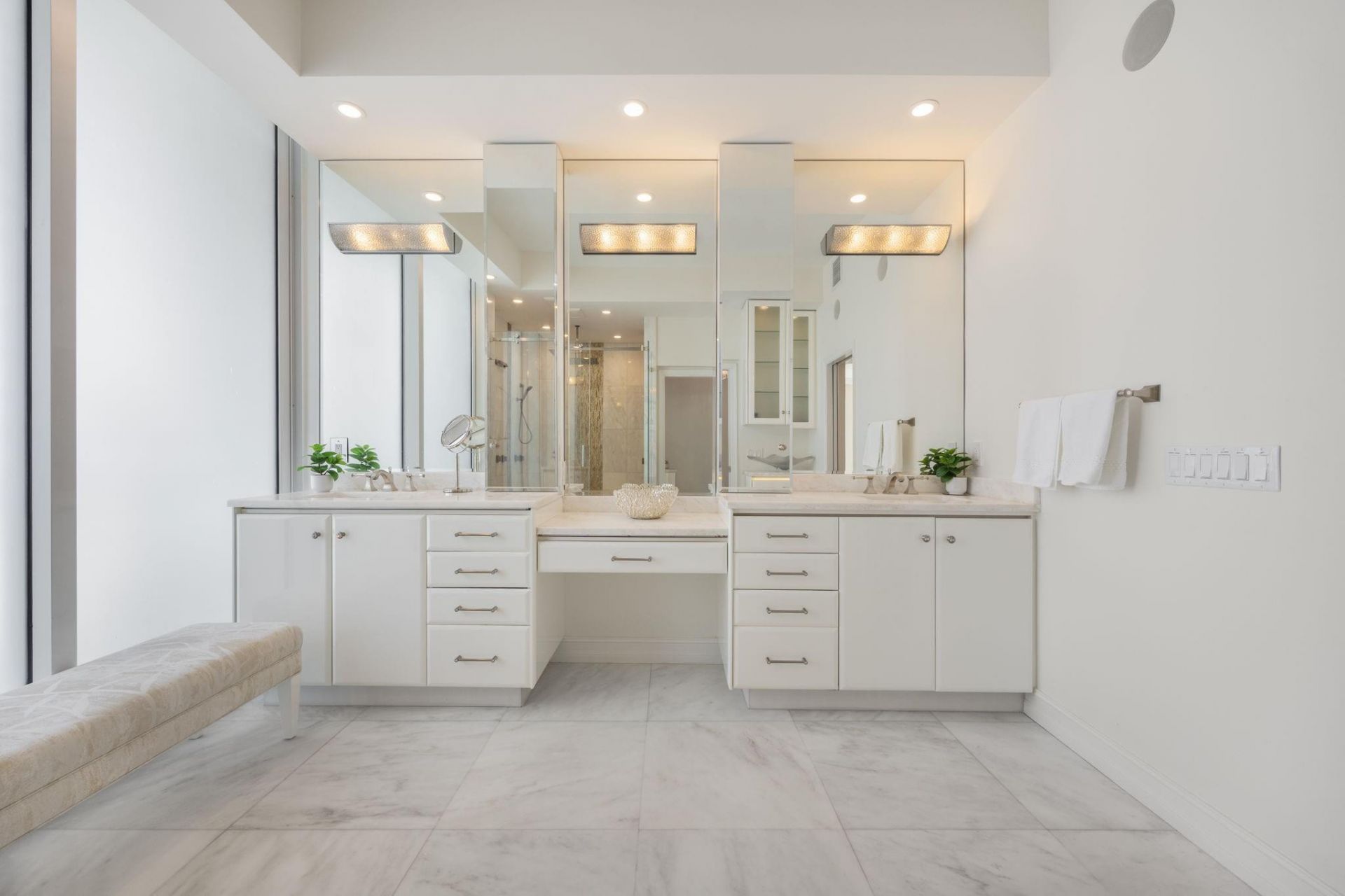 111 SE 8th Avenue, Unit PH-1701, Fort Lauderdale, FL 33301 Photo