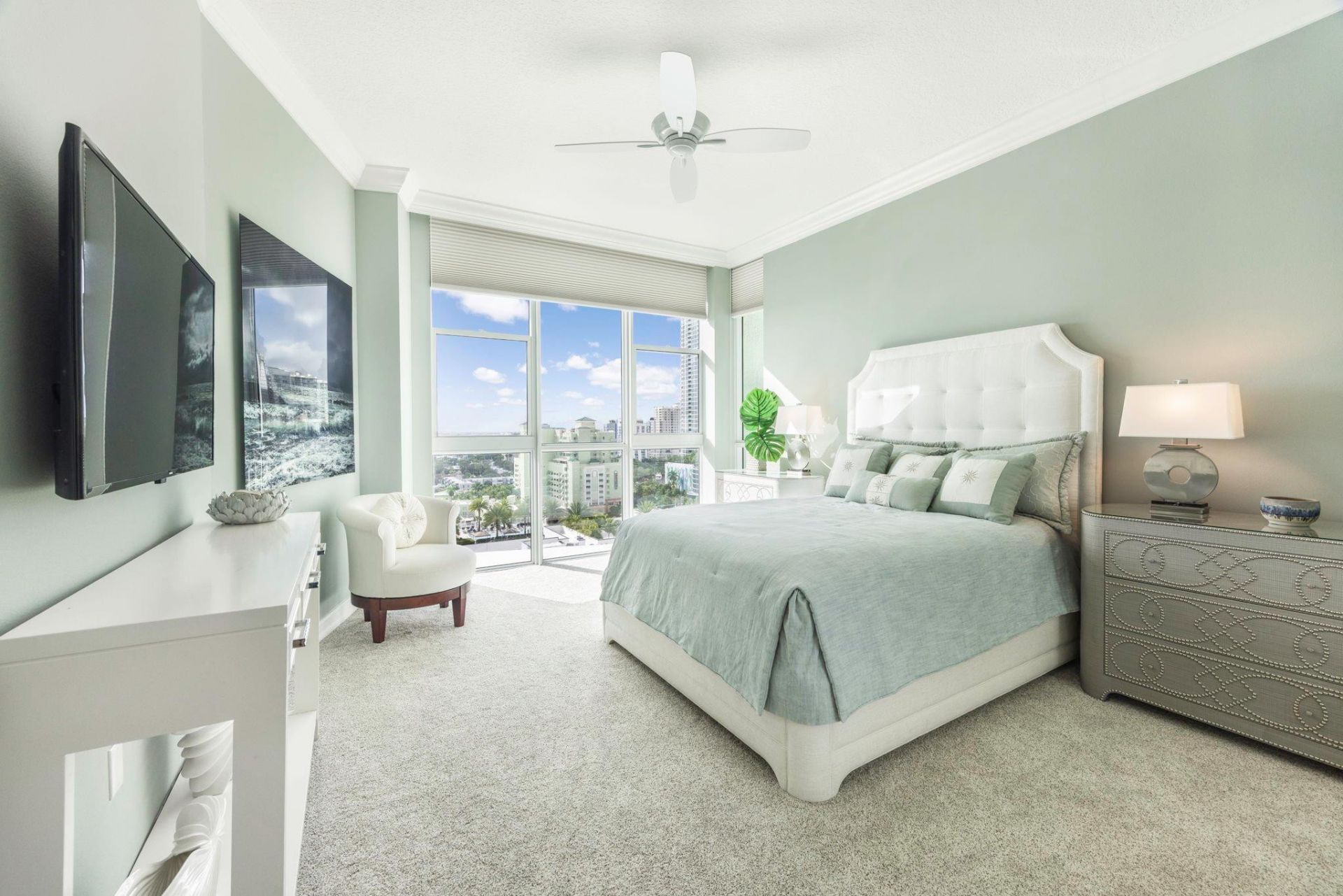 111 SE 8th Avenue, Unit PH-1701, Fort Lauderdale, FL 33301 Photo