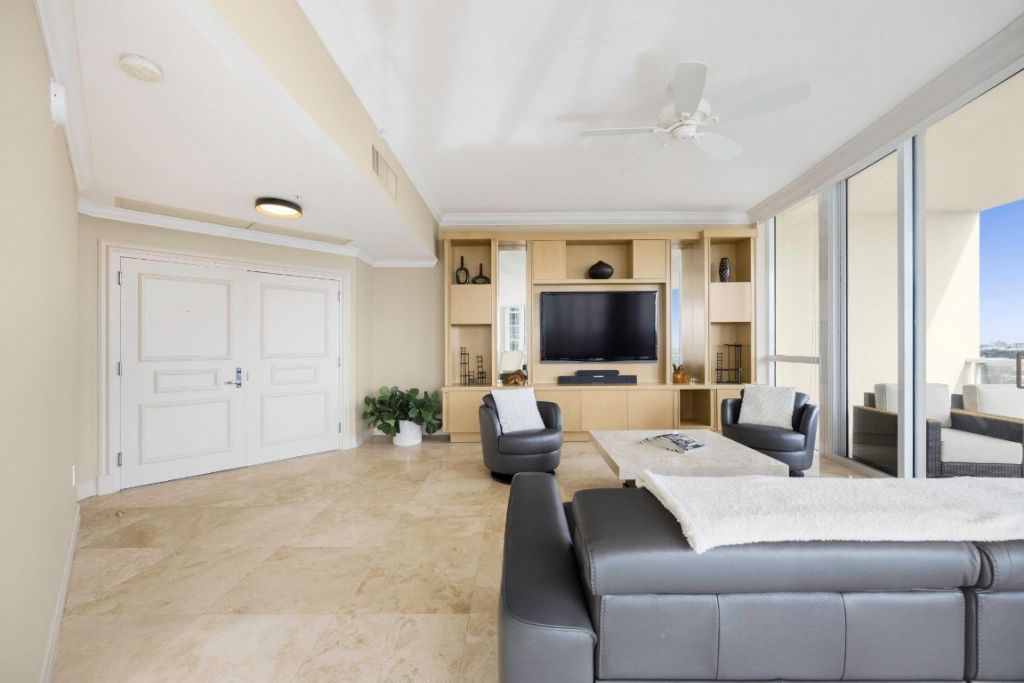 111 SE 8th Avenue, Unit PH-1701, Fort Lauderdale, FL 33301 Photo