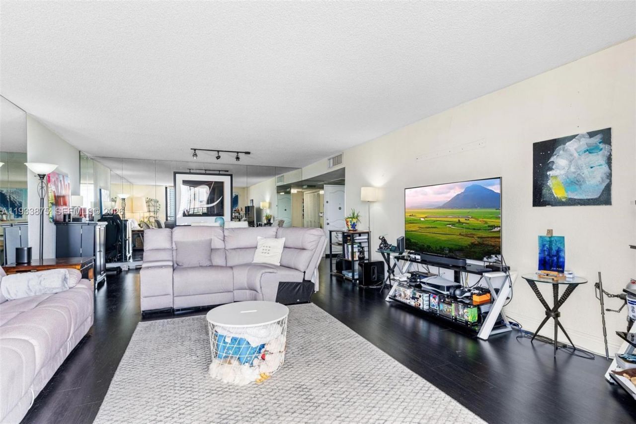 500 Three Islands Blvd, Unit 1112, Hallandale Beach, FL 33009 Photo