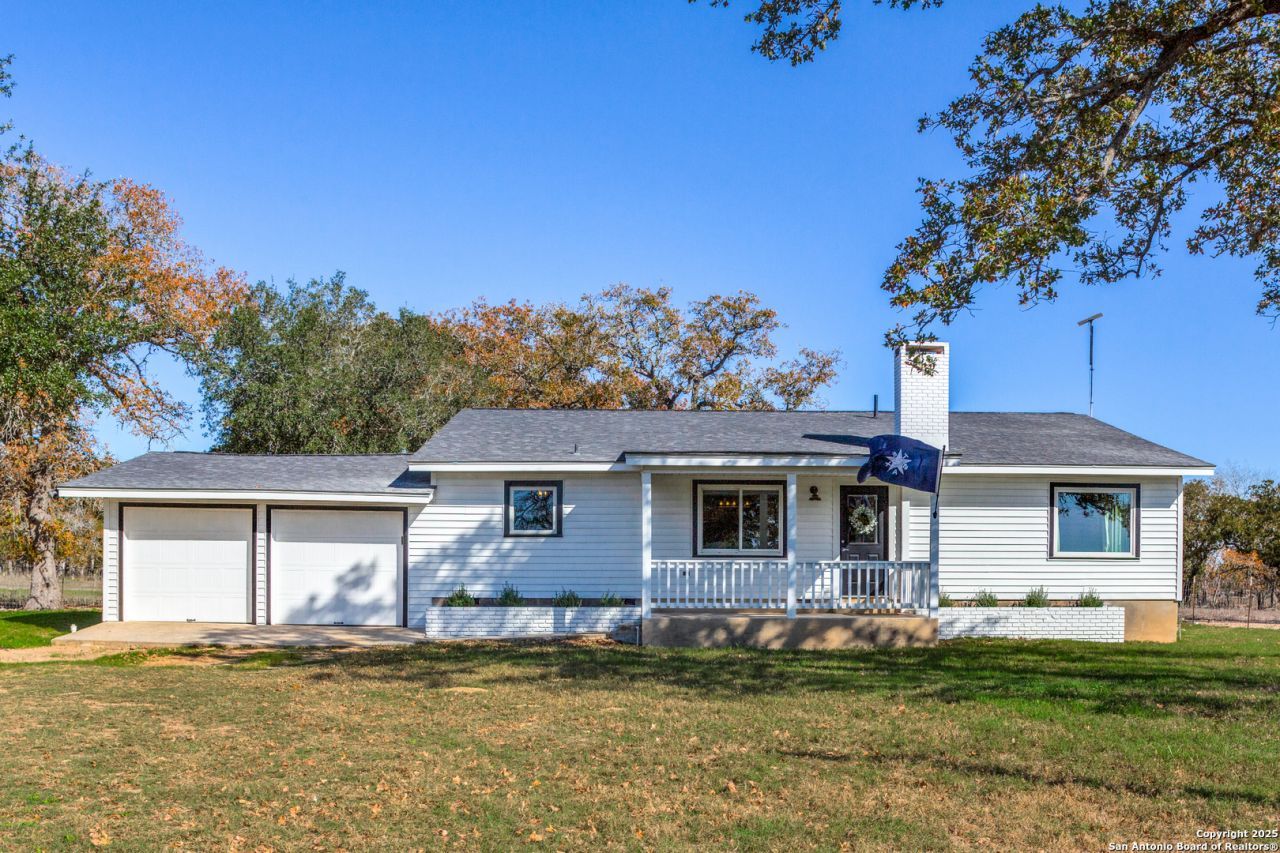 1646 County Road 438, Stockdale, TX 78160 Main Photo