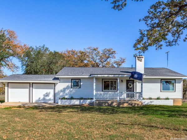 1646 County Road 438, Stockdale, TX 78160