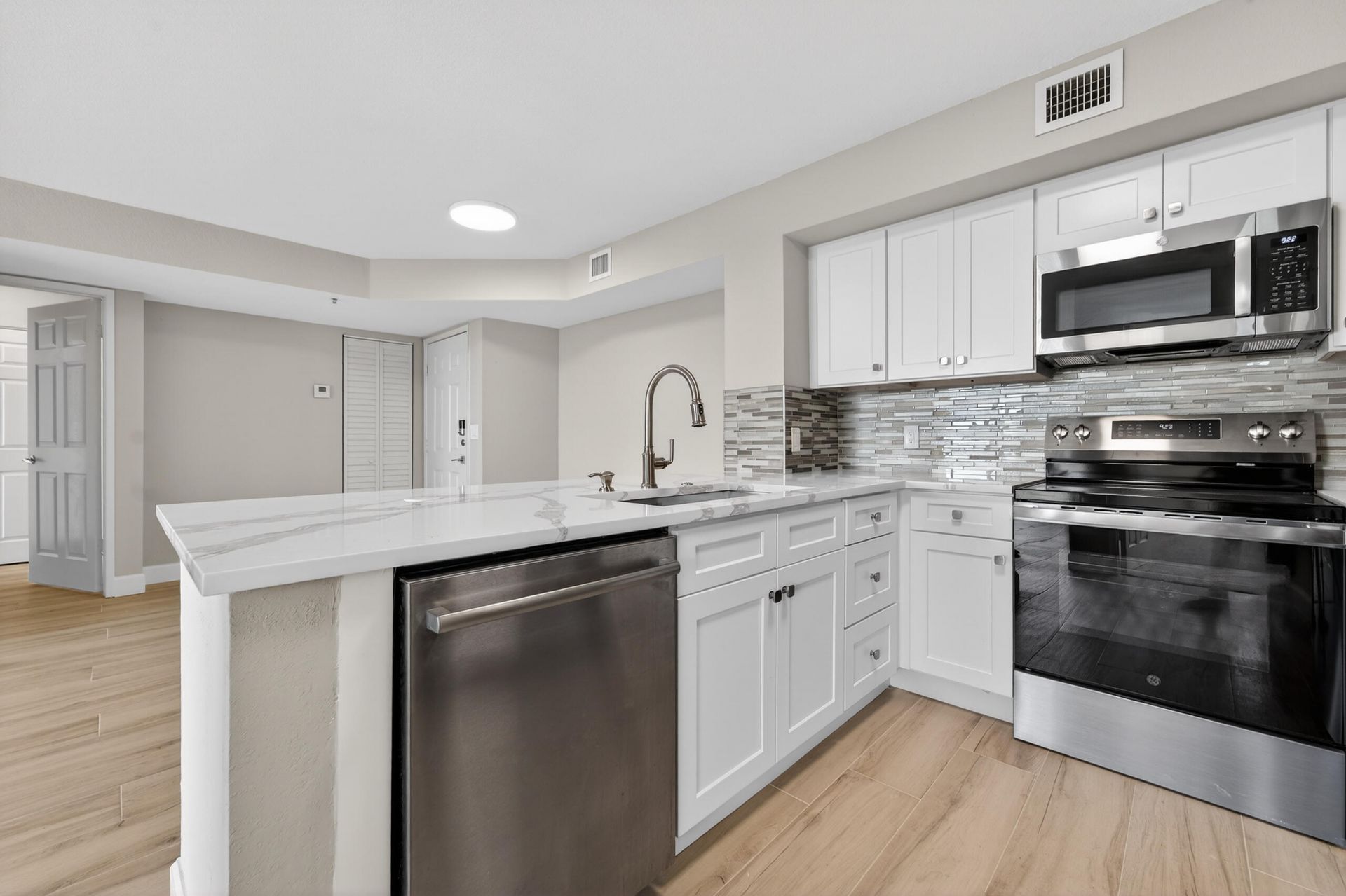 167 Yacht Club Way, Unit 104, Hypoluxo, FL 33462 Photo