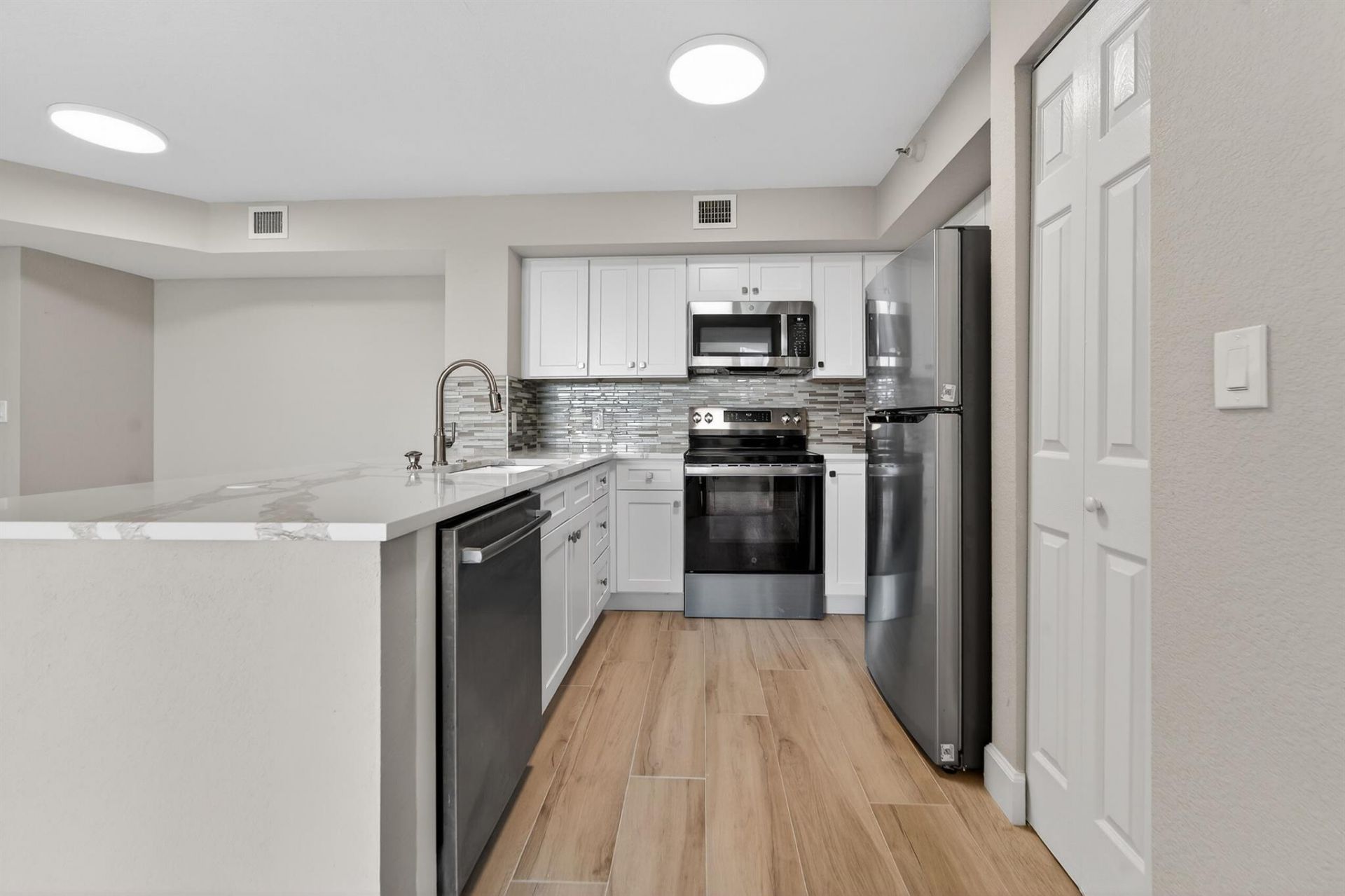 167 Yacht Club Way, Unit 104, Hypoluxo, FL 33462 Photo