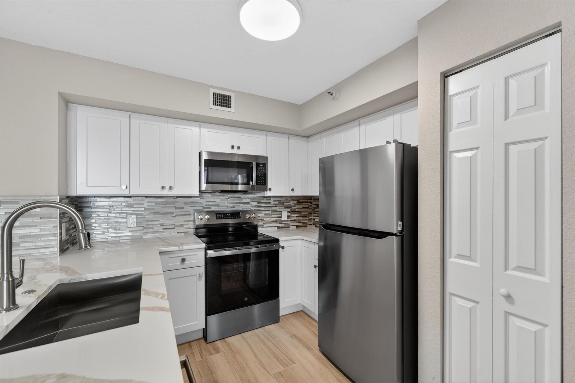 167 Yacht Club Way, Unit 104, Hypoluxo, FL 33462 Photo