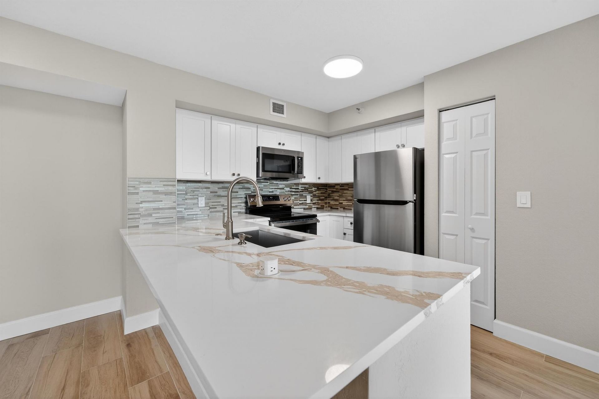 167 Yacht Club Way, Unit 104, Hypoluxo, FL 33462 Photo