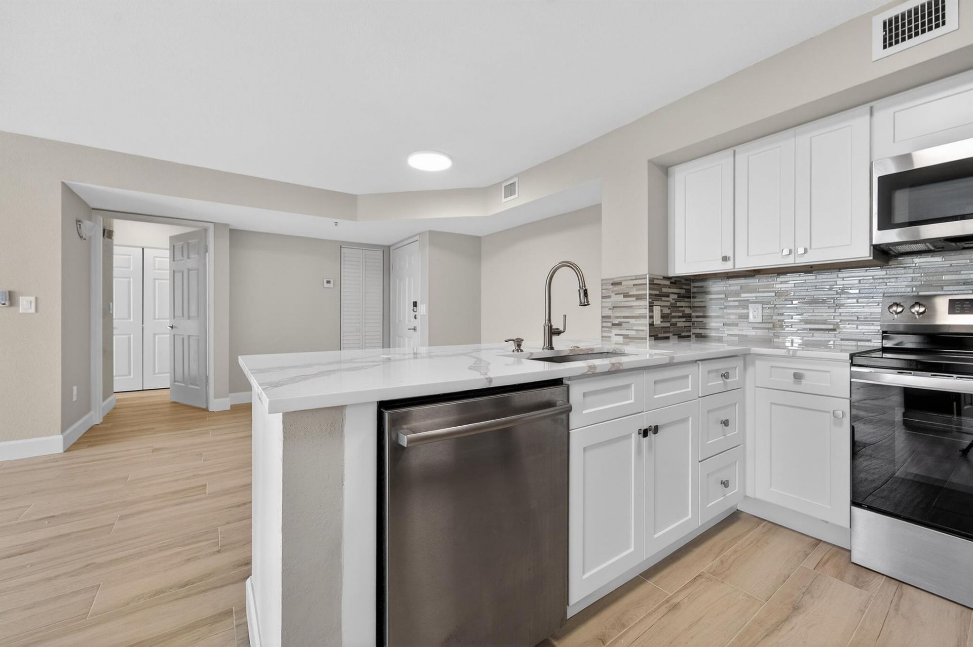 167 Yacht Club Way, Unit 104, Hypoluxo, FL 33462 Photo