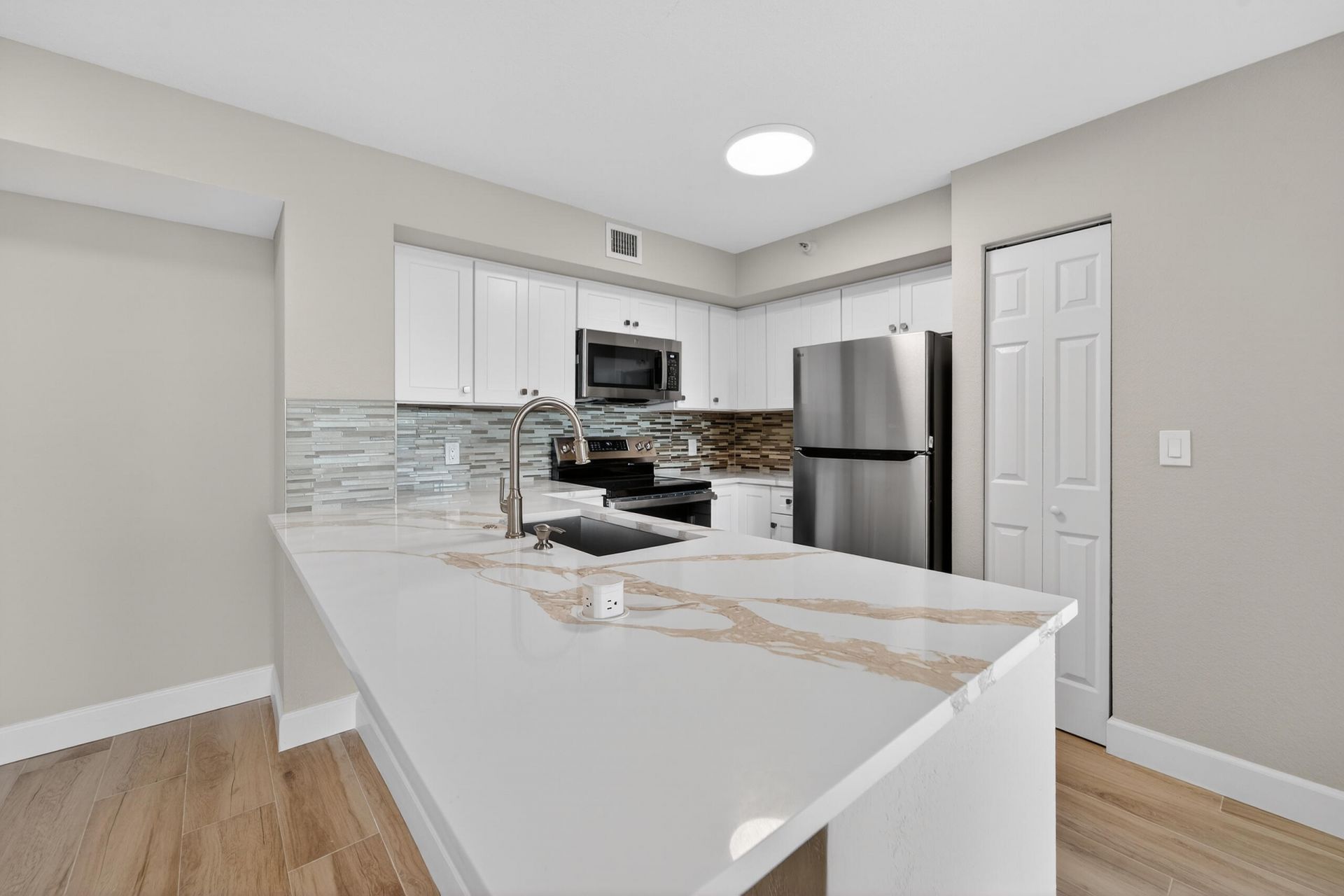 167 Yacht Club Way, Unit 104, Hypoluxo, FL 33462 Photo