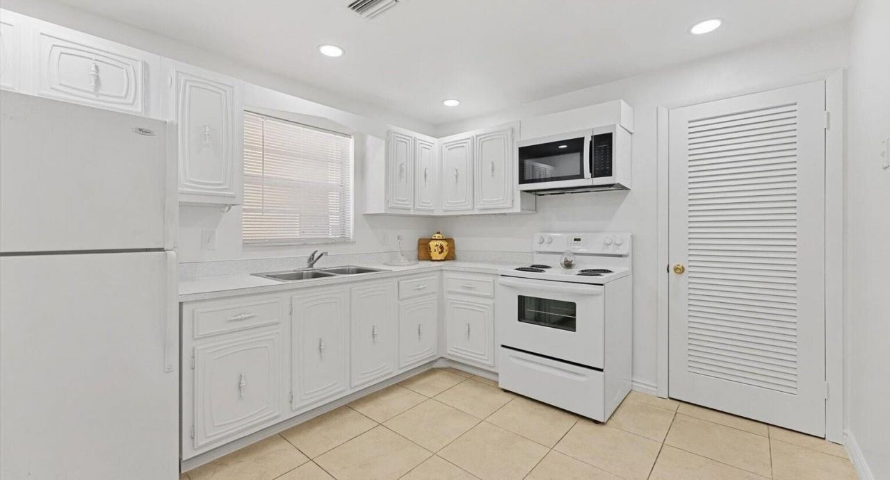 10821 N Military Trail, Unit 19, Palm Beach Gardens, FL 33410 Photo