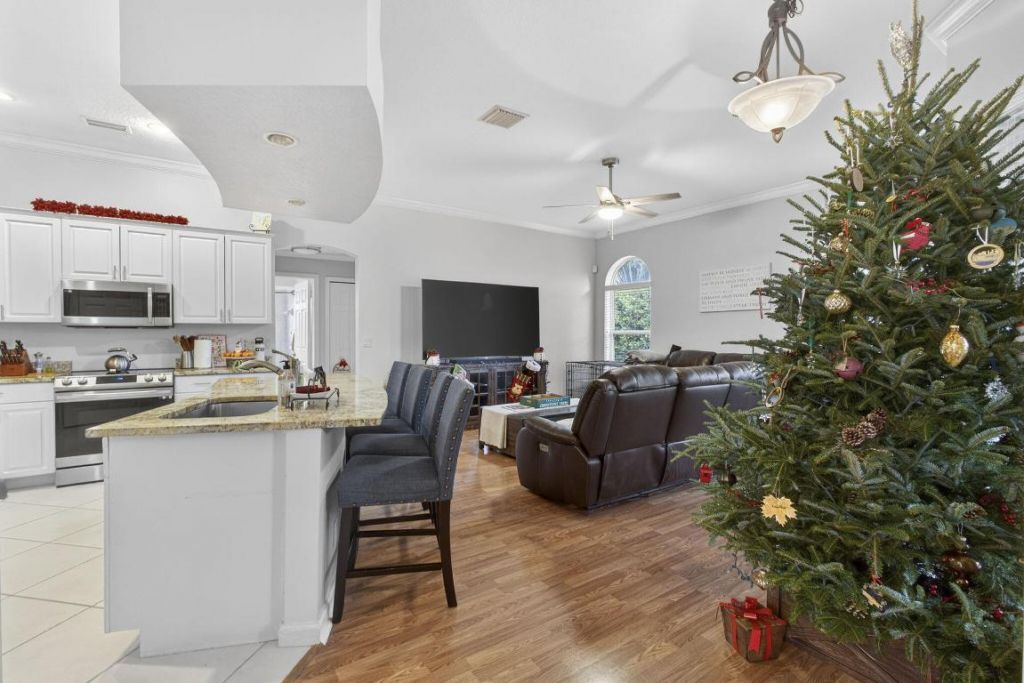 146 Fernwood Crescent, Royal Palm Beach, FL 33411 Photo