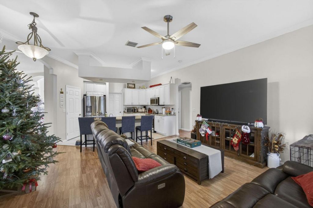 146 Fernwood Crescent, Royal Palm Beach, FL 33411 Photo