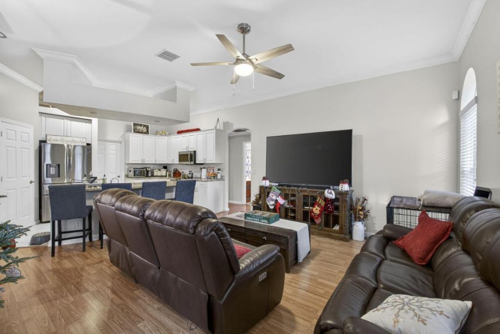 146 Fernwood Crescent, Royal Palm Beach, FL 33411 Photo