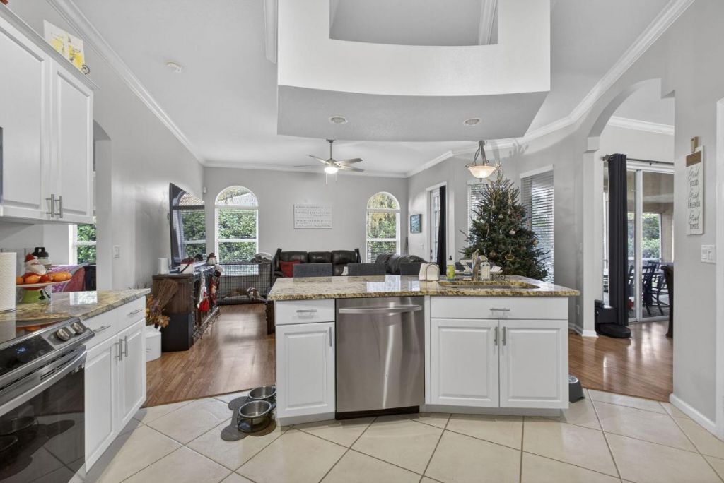 146 Fernwood Crescent, Royal Palm Beach, FL 33411 Photo