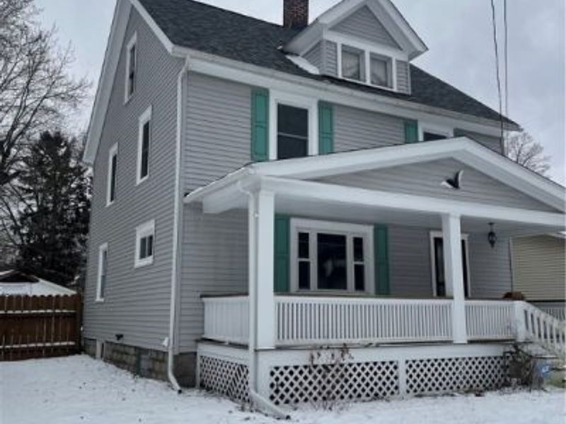 745 Maple Avenue, Conneaut, OH 44030 Photo 2