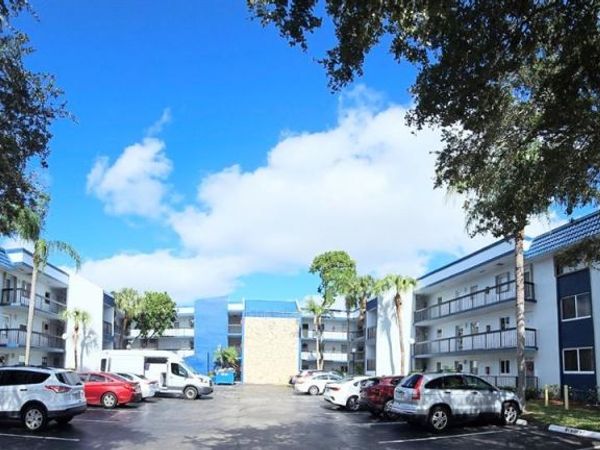 3100 Holiday Springs Blvd, Unit 304, Margate, FL 33063