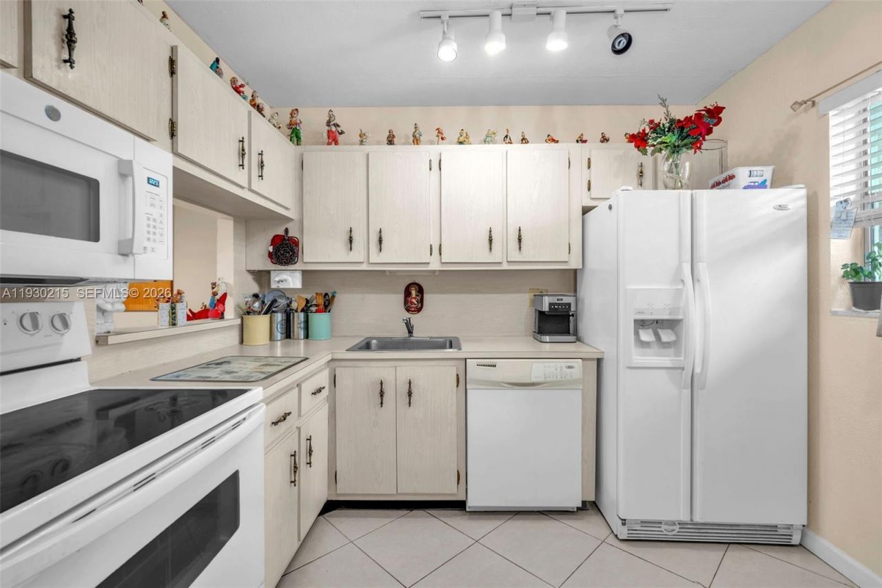 3100 Holiday Springs Blvd, Unit 304, Margate, FL 33063 Photo