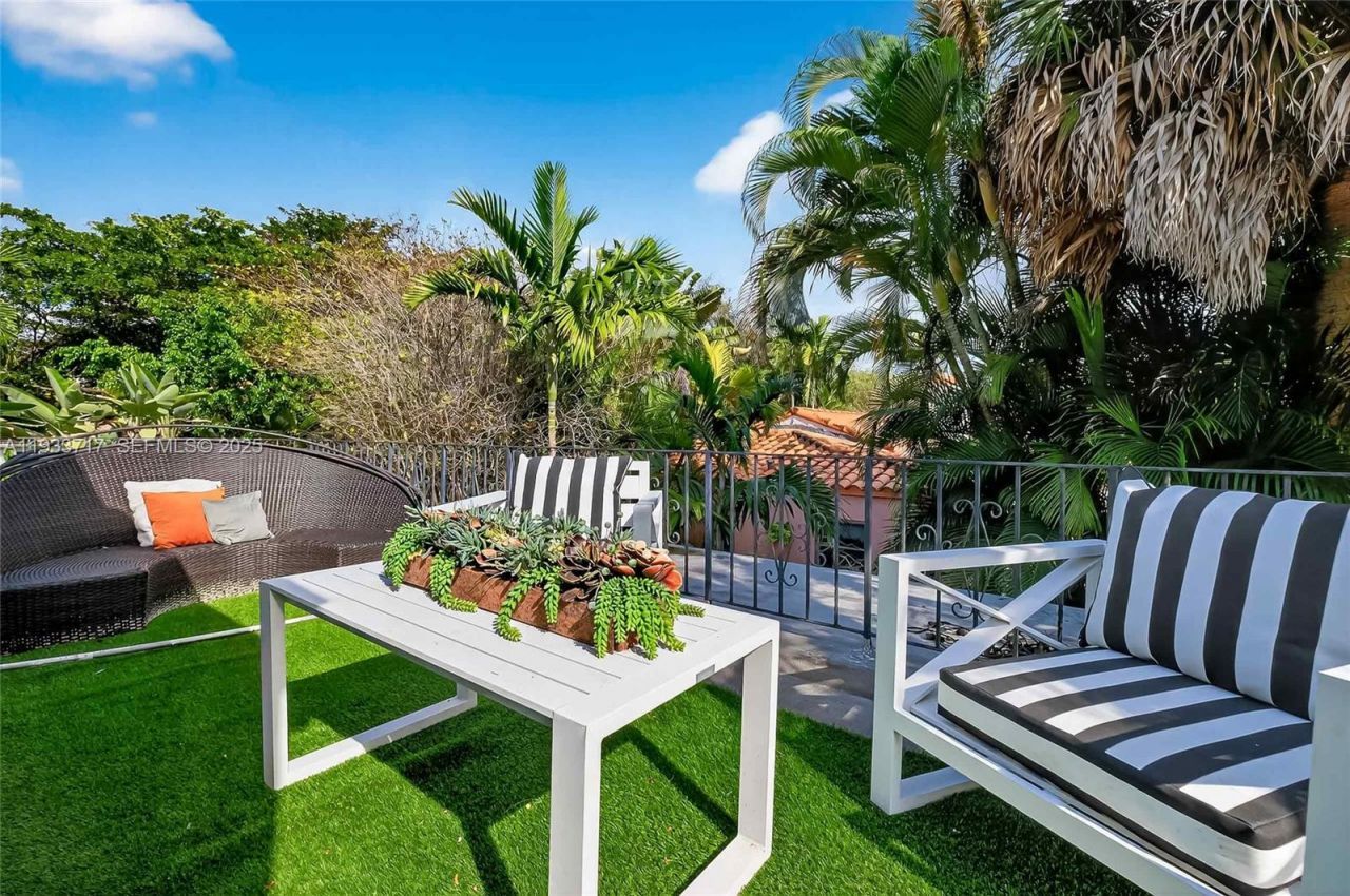 800 NE 97th St, Miami Shores, FL 33138 Photo
