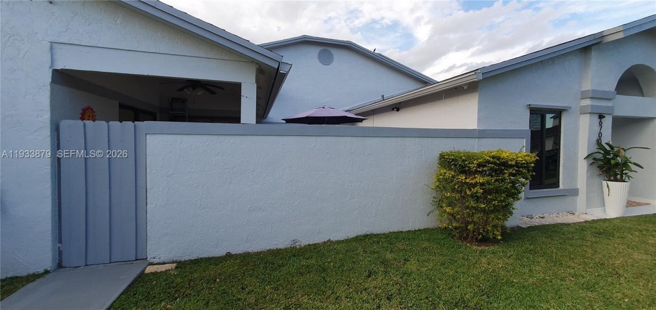 6702 SW 152nd Pl, Unit 28-02, Miami, FL 33193 Photo